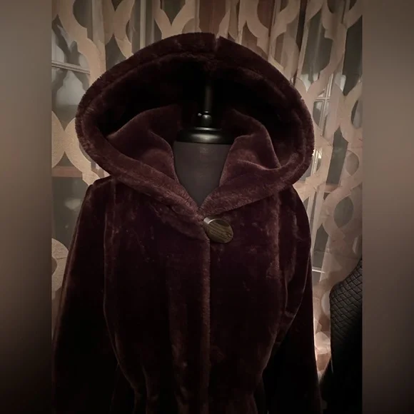 Dennis Basso faux fur coat - Picture 2 of 16